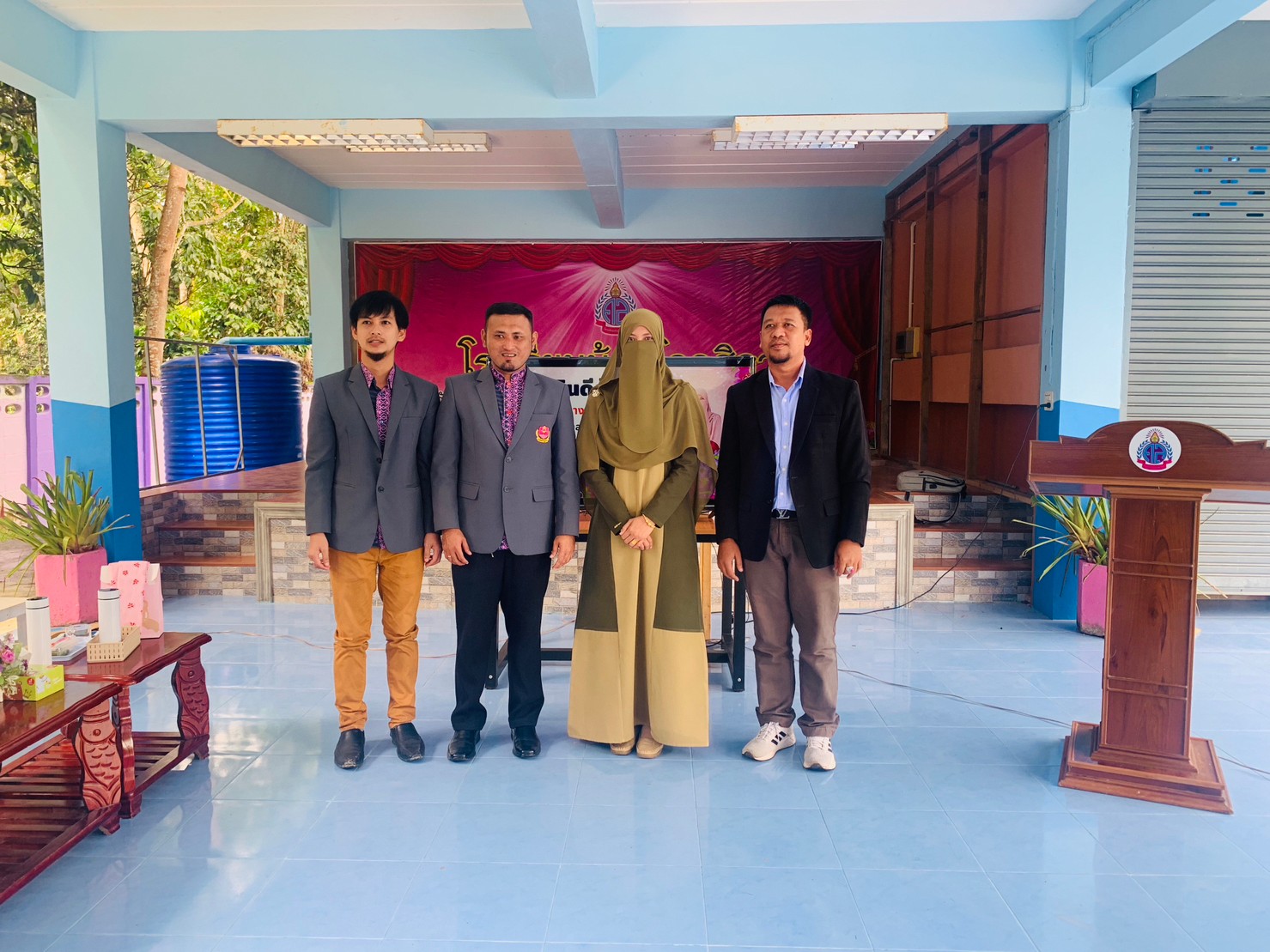 LINE_ALBUM_รับครูใหม่ คุณครูอุสลา_๒๒๑๑๐๔_3.jpg